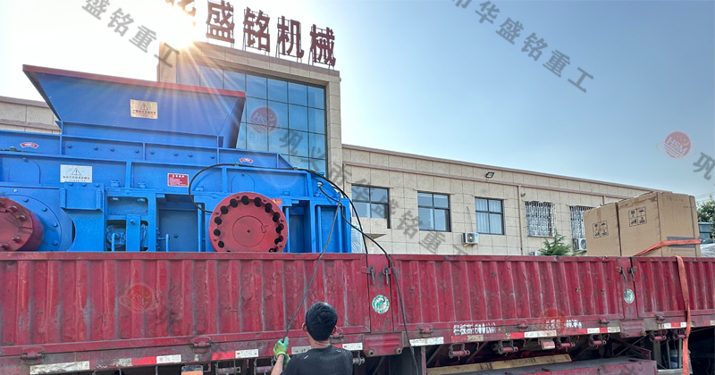 鐵礦石液壓對(duì)輥破碎機(jī)的維護(hù)成本如何？工作原理是什么？